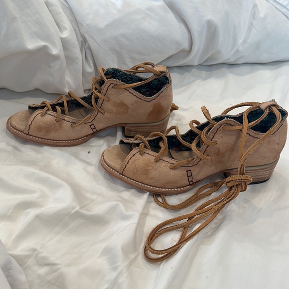 NWT  Freebird Peace lace up shoes - Picture 6 of 12